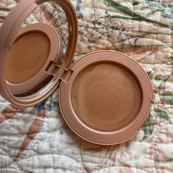ILIA Sunshift Bronzer - Picture 4 of 4